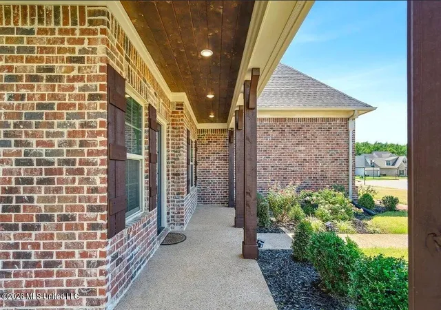 Photo 2 of Single family home for sale at 5098 Kensington Crk Dr, Southaven, MS 38672 | MLS# 4158608 | Listing updated on 2026-09-18