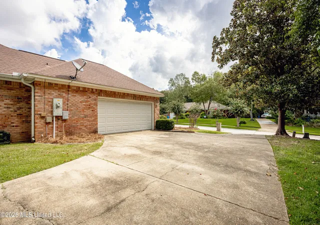 Photo 3 of Single family home for sale at 813 Magnolia Byp Blvd, Ocean Springs, MS 39564 | MLS# 4158754 | Listing updated on 2026-09-16