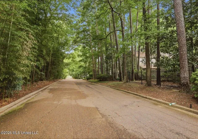Photo 4 of Sale Pending at 235 Eastbrooke St, Jackson, MS 39216 | MLS# 4158713 | Listing updated on 2026-09-17