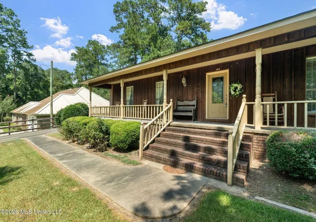 Photo 2 of Sale Pending at 108 Pinecrest St, Collins, MS 39428 | MLS# 4158643 | Listing updated on 2026-08-24
