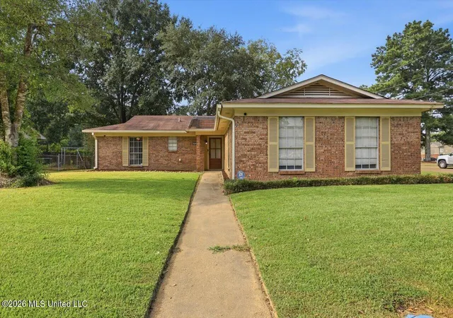 Photo 1 of Single family home for sale at 2805 Pine Cir Dr, Pearl, MS 39208 | MLS# 4158753 | Listing updated on 2026-09-15