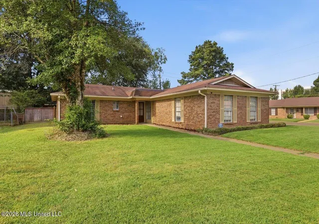 Photo 2 of Single family home for sale at 2805 Pine Cir Dr, Pearl, MS 39208 | MLS# 4158753 | Listing updated on 2026-09-15