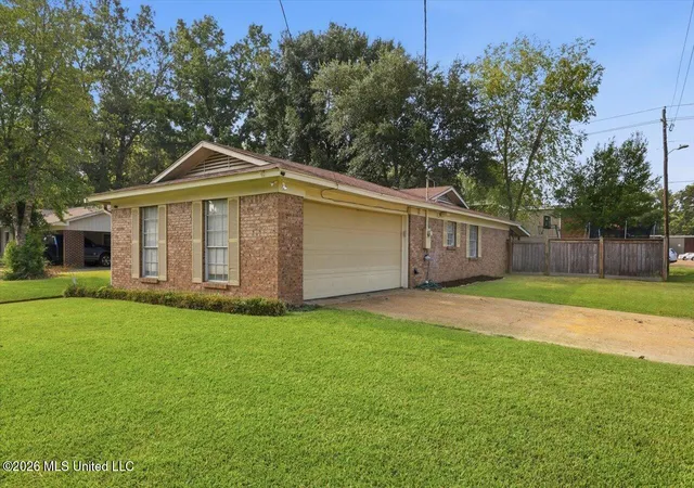 Photo 3 of Single family home for sale at 2805 Pine Cir Dr, Pearl, MS 39208 | MLS# 4158753 | Listing updated on 2026-09-21