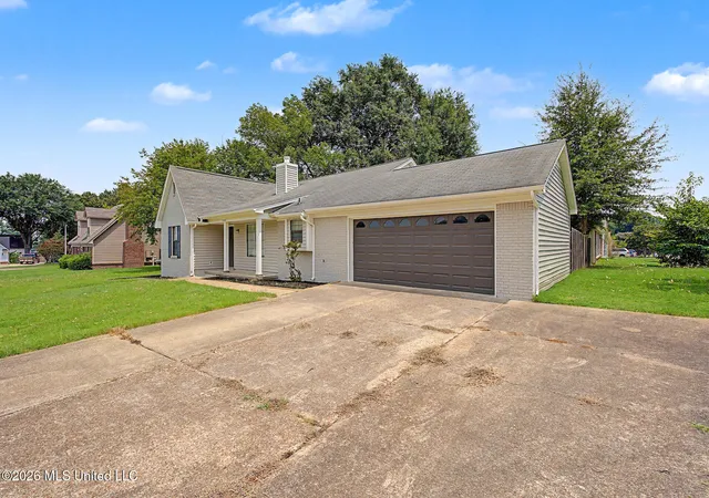 Photo 3 of Sale Pending at 5680 Greeno Dr, Horn Lake, MS 38637 | MLS# 4158648 | Listing updated on 2026-08-14