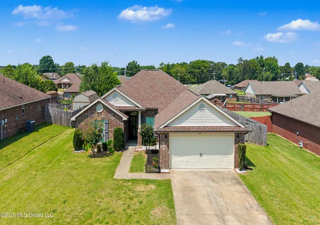 Photo 3 of Sale Pending at 7681 Walnut Glen Dr, Southaven, MS 38672 | MLS# 4158650 | Listing updated on 2026-08-28