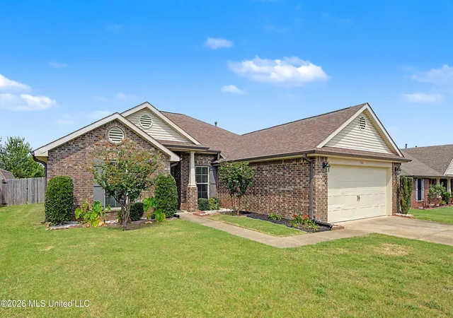 Photo 3 of Sale Pending at 7681 Walnut Glen Dr, Southaven, MS 38672 | MLS# 4158650 | Listing updated on 2026-08-28
