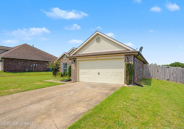 Photo 4 of Sale Pending at 7681 Walnut Glen Dr, Southaven, MS 38672 | MLS# 4158650 | Listing updated on 2026-08-28