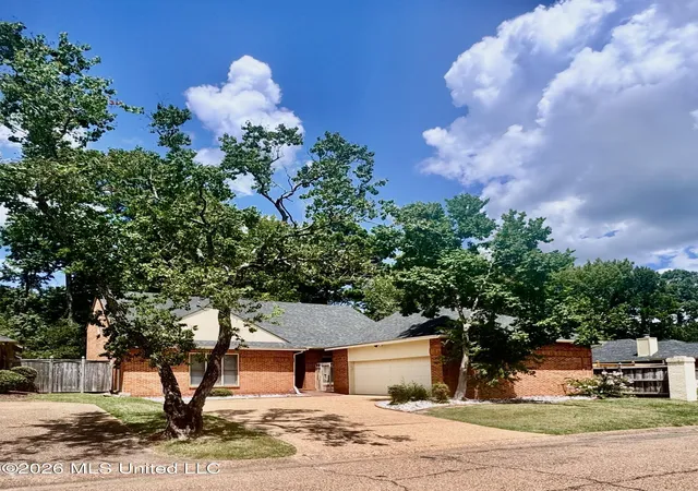 Photo 3 of Single family home for sale at 26 Autumn Park, Jackson, MS 39206 | MLS# 4158951 | Listing updated on 2026-09-06