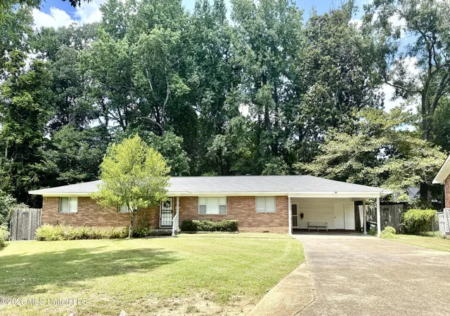 Photo 1 of Single family home for sale at 30 Oakhurst Dr, Natchez, MS 39120 | MLS# 4158653 | Listing updated on 2026-08-29