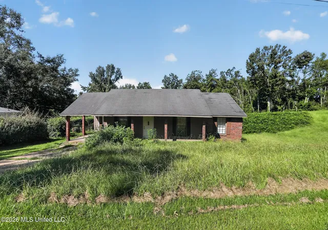 Photo 1 of Sale Pending at 109 Dogwood Hts, Batesville, MS 38606 | MLS# 4158674 | Listing updated on 2026-08-21