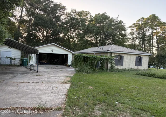 Photo 4 of Sale Pending at 5741 Eastwood Dr, Moss Point, MS 39563 | MLS# 4159282 | Listing updated on 2026-09-18