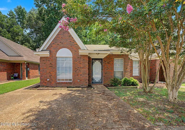 Photo 2 of Sale Pending at 5790 E Garden Walk, Southaven, MS 38671 | MLS# 4158727 | Listing updated on 2026-08-13