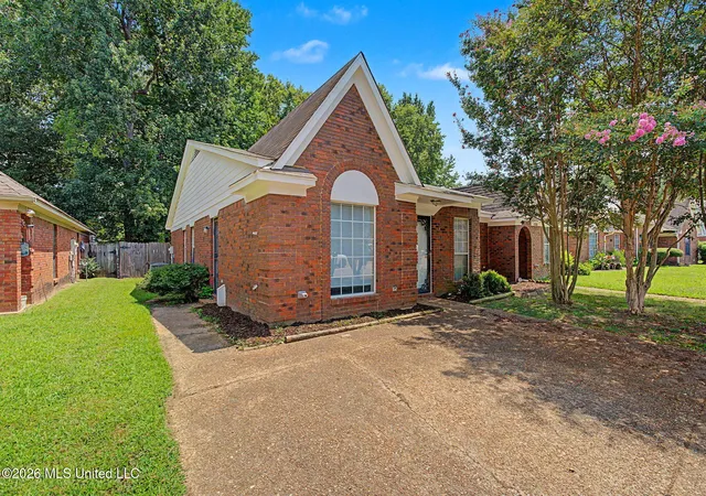 Photo 2 of Sale Pending at 5790 E Garden Walk, Southaven, MS 38671 | MLS# 4158727 | Listing updated on 2026-08-13