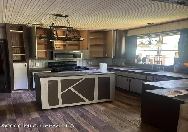 Photo 3 of Sale Pending at 1127 Amar St, Waveland, MS 39576 | MLS# 4158908 | Listing updated on 2026-09-15