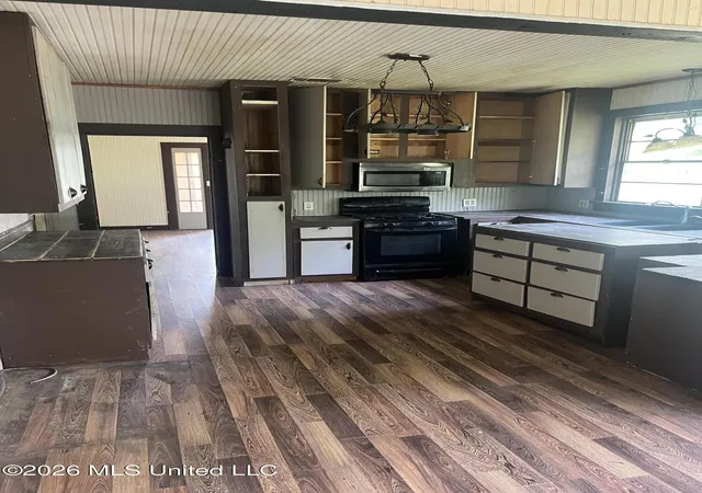 Photo 3 of Sale Pending at 1127 Amar St, Waveland, MS 39576 | MLS# 4158908 | Listing updated on 2026-09-15