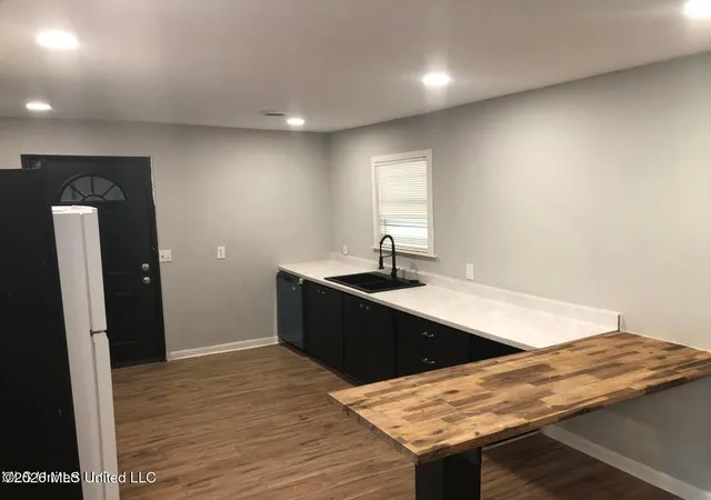 Photo 2 of Single family home for sale at 742 Heather Ln, Jackson, MS 39206 | MLS# 4158711 | Listing updated on 2026-09-05