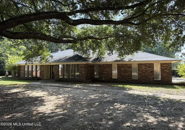 Photo 1 of Single family home for sale at 111 Greenwood Ln, Natchez, MS 39120 | MLS# 4158735 | Listing updated on 2026-08-10