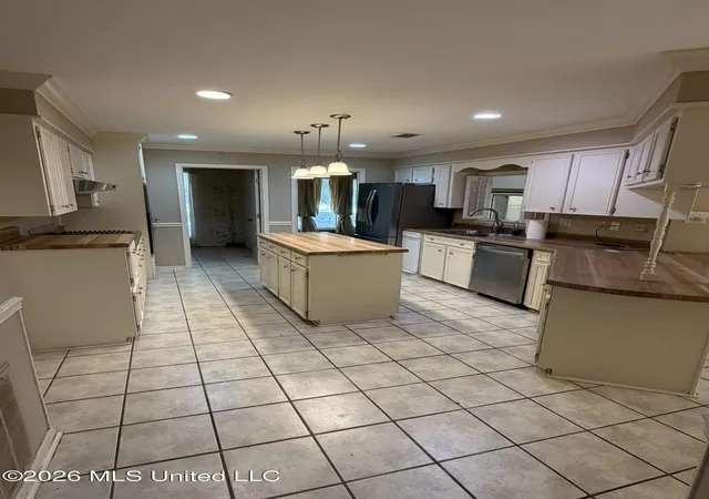 Photo 2 of Single family home for sale at 111 Greenwood Ln, Natchez, MS 39120 | MLS# 4158735 | Listing updated on 2026-08-10