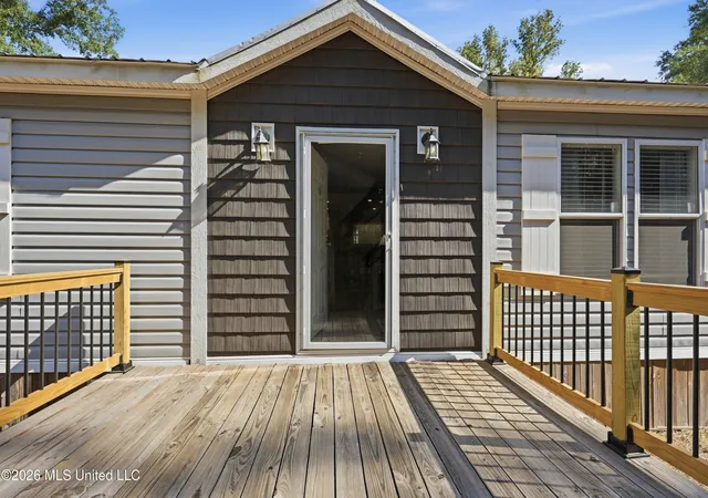 Photo 3 of Sale Pending at 2570 Ratliff Rd, Raymond, MS 39154 | MLS# 4158845 | Listing updated on 2026-08-20