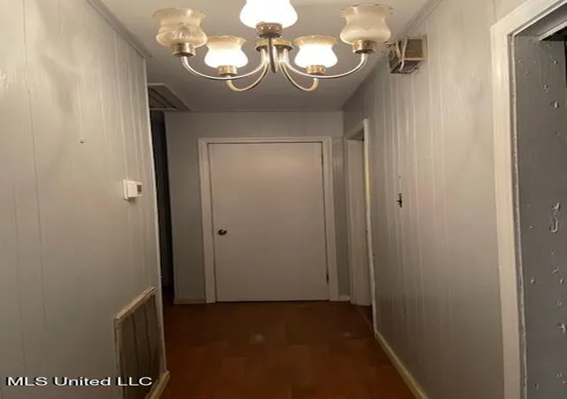 Photo 3 of Single family home for sale at 4211 Meadowlane Dr, Jackson, MS 39206 | MLS# 4158889 | Listing updated on 2026-09-03