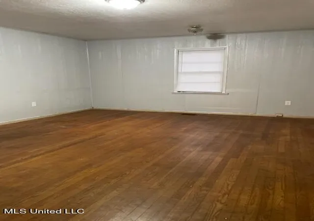 Photo 3 of Single family home for sale at 4211 Meadowlane Dr, Jackson, MS 39206 | MLS# 4158889 | Listing updated on 2026-09-03
