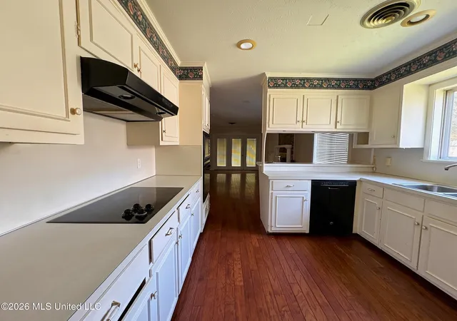 Photo 2 of Sale Pending at 5251 Old Canton Rd, Jackson, MS 39211 | MLS# 4158791 | Listing updated on 2026-09-03