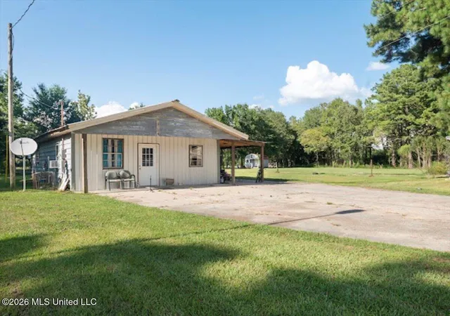 Photo 2 of Single family home for sale at 3224 Old Jackson Rd, Forest, MS 39074 | MLS# 4158902 | Listing updated on 2026-08-21