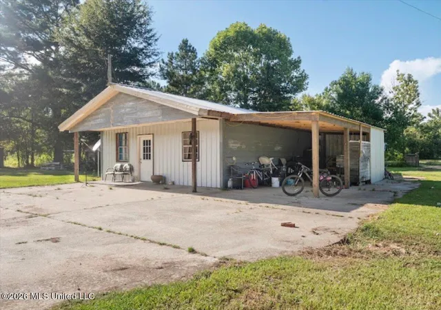 Photo 3 of Single family home for sale at 3224 Old Jackson Rd, Forest, MS 39074 | MLS# 4158902 | Listing updated on 2026-08-21