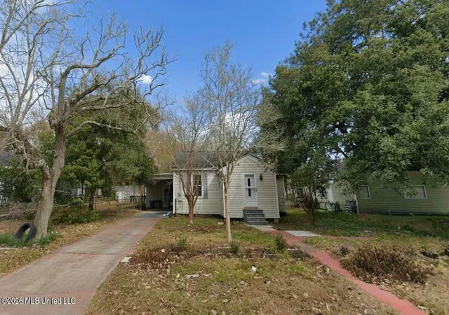 Photo 1 of Single family home for sale at 2215 Taft Ave, Pascagoula, MS 39567 | MLS# 4159537 | Listing updated on 2026-08-18