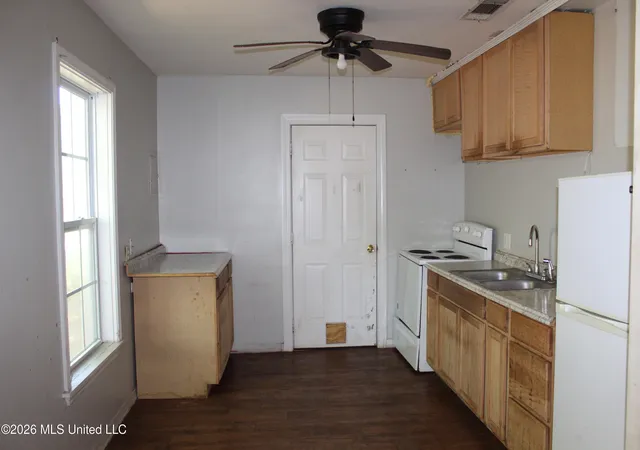 Photo 3 of Single family home for sale at 1110 Williams St, Pascagoula, MS 39567 | MLS# 4159470 | Listing updated on 2026-10-02