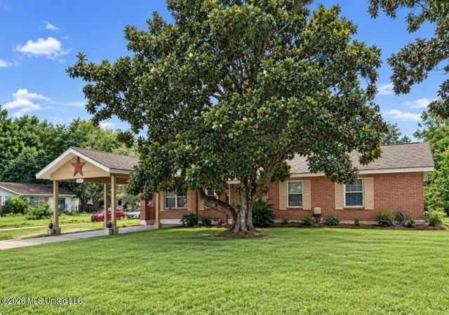 Photo 2 of Single family home for sale at 2155 Sherwood Pl, Biloxi, MS 39531 | MLS# 4158880 | Listing updated on 2026-08-31