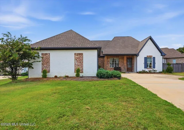 Photo 1 of Single family home for sale at 102 Twain Trl, Clinton, MS 39056 | MLS# 4159062 | Listing updated on 2026-08-20
