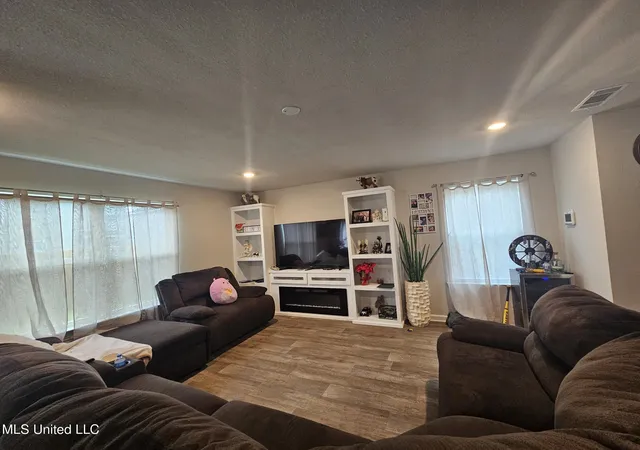 Photo 2 of Single family home for sale at 2205 Magazine St, Ocean Springs, MS 39564 | MLS# 4158961 | Listing updated on 2026-10-02