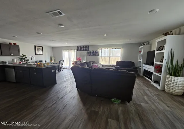 Photo 3 of Single family home for sale at 2205 Magazine St, Ocean Springs, MS 39564 | MLS# 4158961 | Listing updated on 2026-10-02