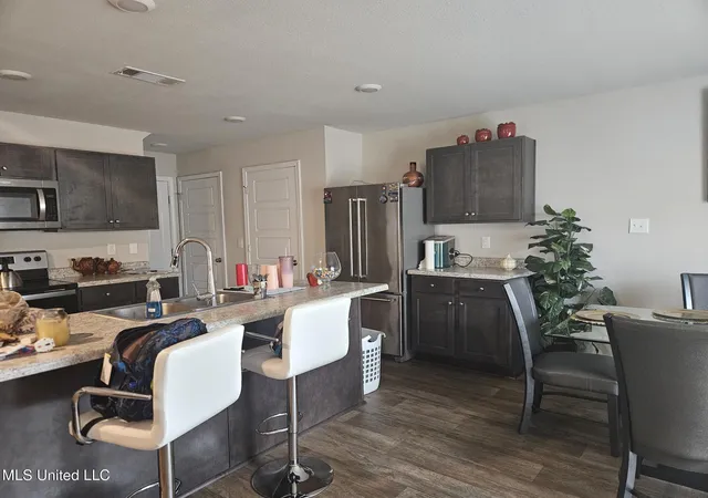 Photo 3 of Single family home for sale at 2205 Magazine St, Ocean Springs, MS 39564 | MLS# 4158961 | Listing updated on 2026-10-02