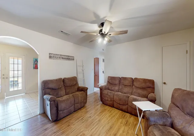 Photo 4 of Single family home for sale at 1002 Pecan Ln, Tylertown, MS 39667 | MLS# 4158850 | Listing updated on 2026-08-11