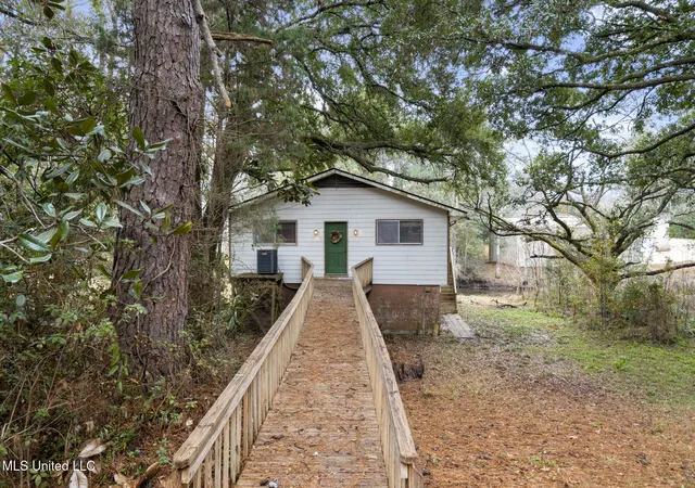 Photo 1 of Single family home for sale at 1927 Shady Point Cir, Gautier, MS 39553 | MLS# 4159031 | Listing updated on 2026-09-02