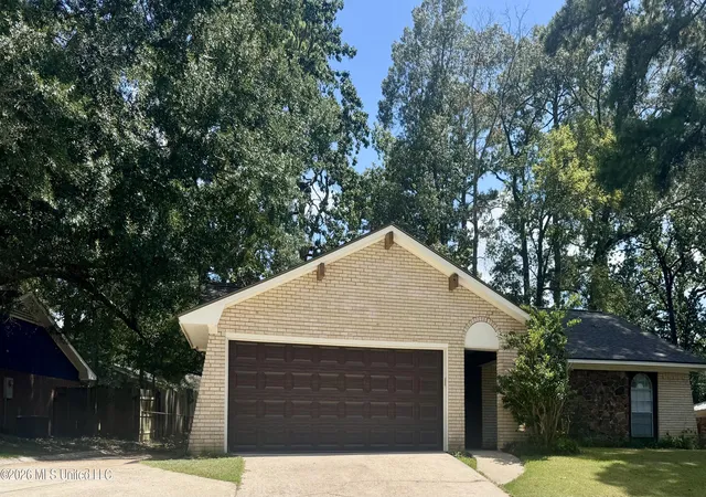 Photo 2 of Sale Pending at 102 Fern Valley Rd, Brandon, MS 39042 | MLS# 4158887 | Listing updated on 2026-08-14