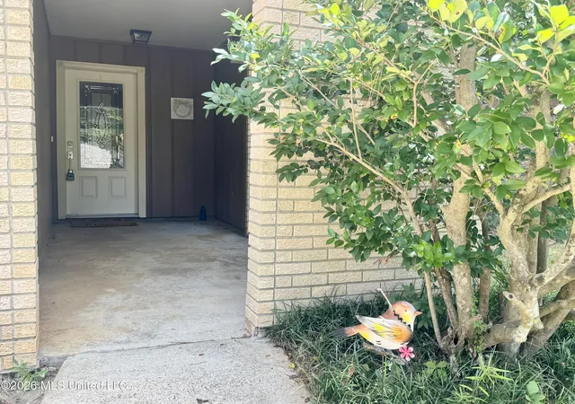 Photo 3 of Sale Pending at 102 Fern Valley Rd, Brandon, MS 39042 | MLS# 4158887 | Listing updated on 2026-08-14