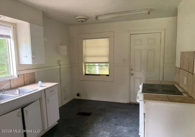 Photo 3 of Single family home for sale at 2747 Emerald Dr, Jackson, MS 39212 | MLS# 4158969 | Listing updated on 2026-08-12