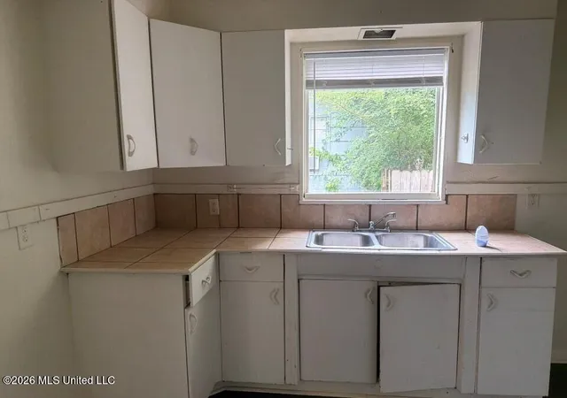 Photo 3 of Single family home for sale at 2747 Emerald Dr, Jackson, MS 39212 | MLS# 4158969 | Listing updated on 2026-08-12
