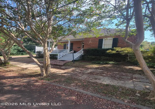 Photo 1 of Single family home for sale at 910 Washington St, Natchez, MS 39120 | MLS# 4158939 | Listing updated on 2026-08-12