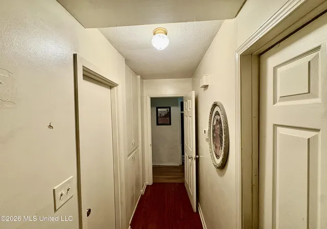 Photo 4 of Single family home for sale at 111 Moonmist Dr, Vicksburg, MS 39180 | MLS# 4159050 | Listing updated on 2026-08-13
