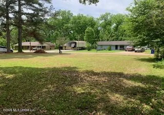Photo 2 of Single family home for sale at 109 Stewart St, Calhoun City, MS 38916 | MLS# 4159001 | Listing updated on 2026-08-13