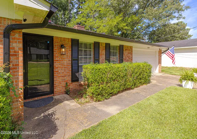 Photo 3 of Sale Pending at 3405 Forest Hl Rd, Jackson, MS 39212 | MLS# 4159002 | Listing updated on 2026-09-07