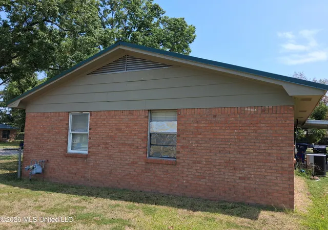 Photo 17 of Single family home for sale at 215 Patricia Dr, Indianola, MS 38751 | MLS# 4158966 | Listing updated on 2026-09-11