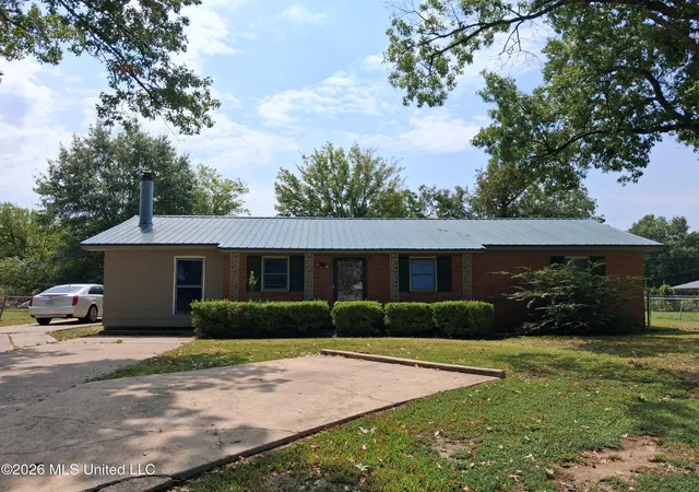 Photo 2 of Single family home for sale at 215 Patricia Dr, Indianola, MS 38751 | MLS# 4158966 | Listing updated on 2026-09-11