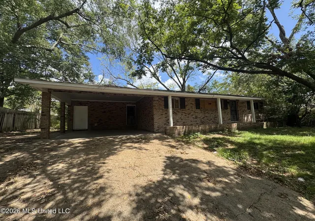 Photo 2 of Single family home for sale at 1572 E Mcdowell Rd, Jackson, MS 39204 | MLS# 4159088 | Listing updated on 2026-08-20