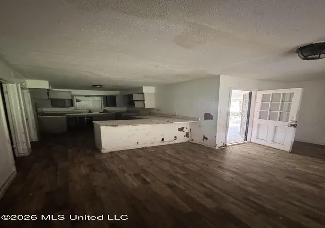 Photo 3 of Single family home for sale at 1572 E Mcdowell Rd, Jackson, MS 39204 | MLS# 4159088 | Listing updated on 2026-09-26