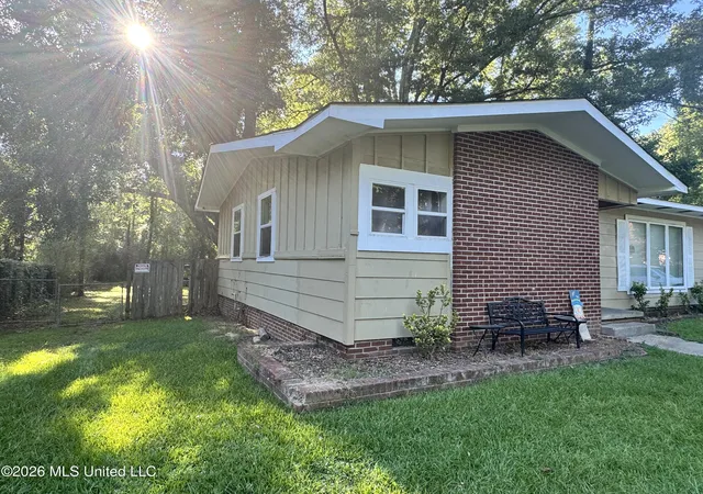 Photo 3 of Single family home for sale at 3165 Oak Forest Dr, Jackson, MS 39212 | MLS# 4159004 | Listing updated on 2026-08-31